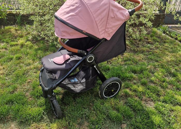 Grajewo ogłoszenia: Sprzedam wózek spacerowy Petit&Mars Street na pompowanych kołach....